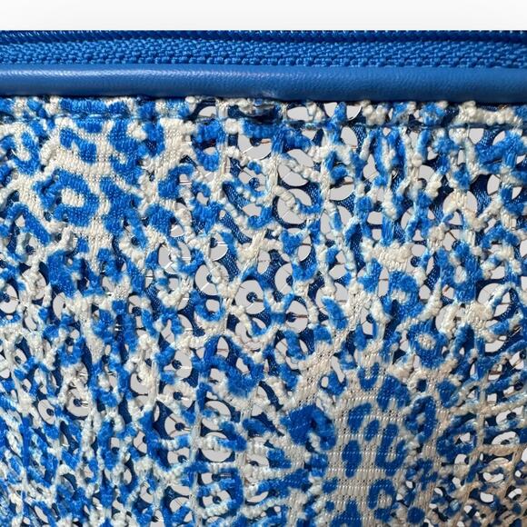 NWOT Women's Vera Bradley Mesh Sequin Wristlet in Camocat Blue - Picture 4 of 5